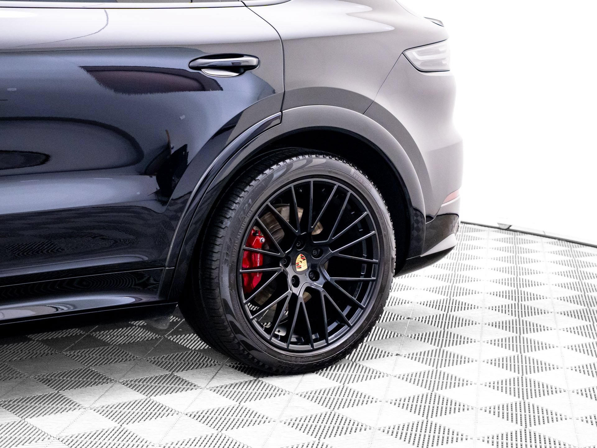 Certified 2023 Porsche Cayenne GTS AWD/4WD image 34