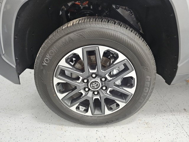 Used 2024 Toyota Tundra Limited AWD/4WD image 9