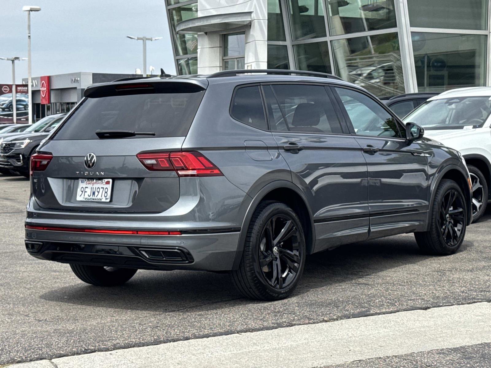 Certified 2023 Volkswagen Tiguan SE R-Line image 5