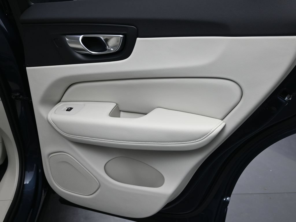 New 2026 Volvo XC60 T8 Ultra w/ Protection Package Premier AWD/4WD image 24