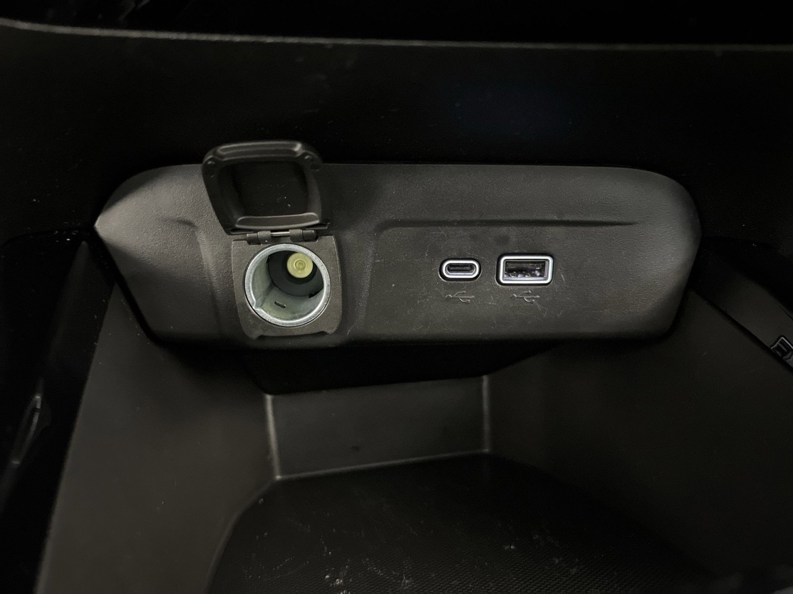 Used 2025 Chevrolet Trax LT image 32