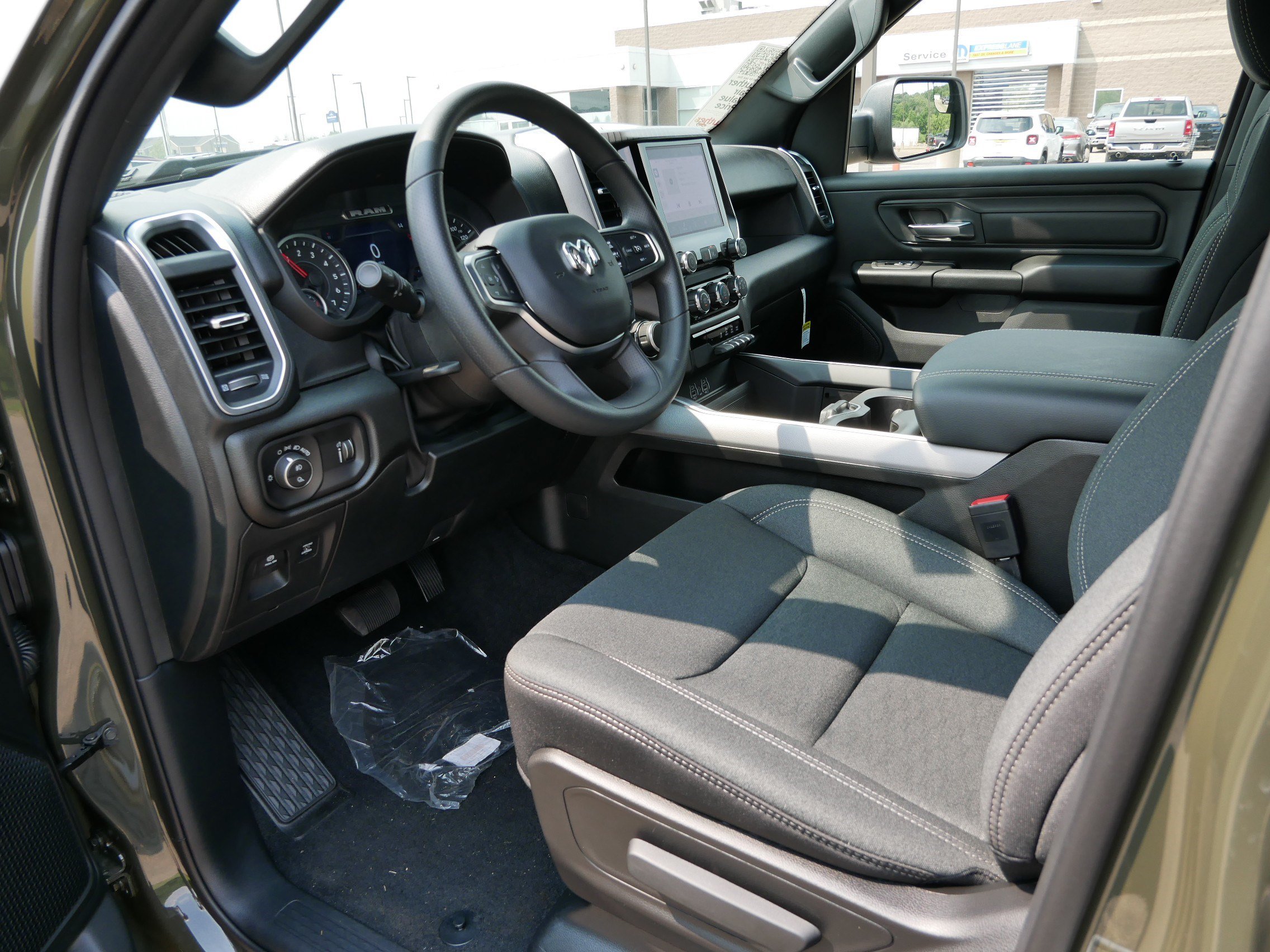 New 2026 RAM 1500 Express AWD/4WD image 7