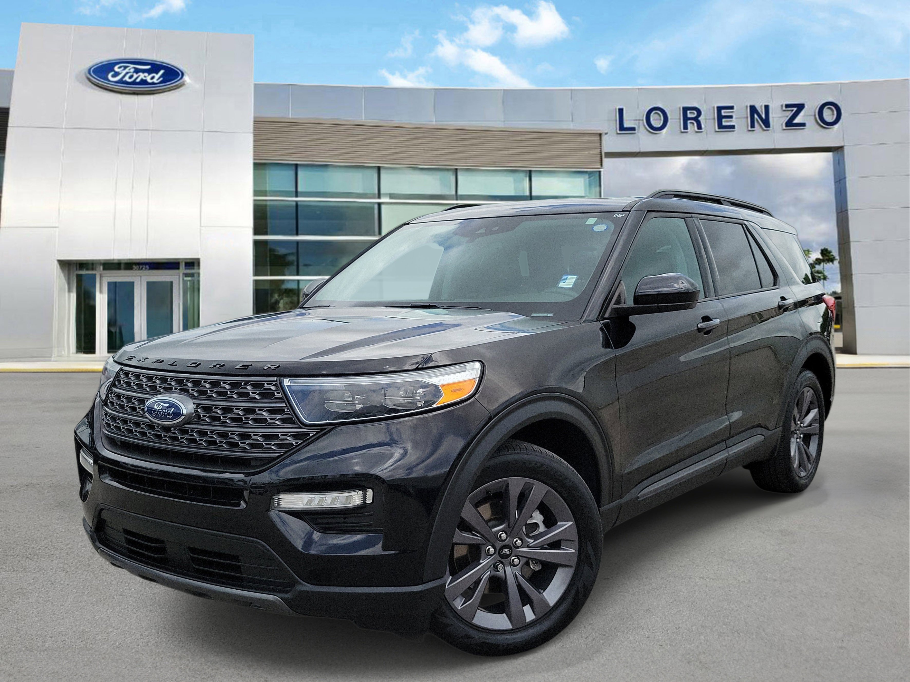 Used 2023 Ford Explorer XLT w/ Equipment Group 202A RWD image 1