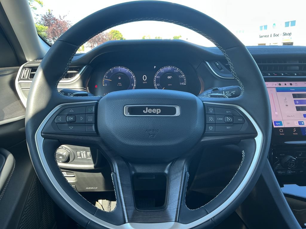 Used 2023 Jeep Grand Cherokee L Limited AWD/4WD image 14