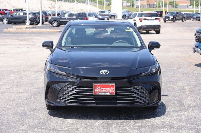 Used 2025 Toyota Camry LE FWD image 4