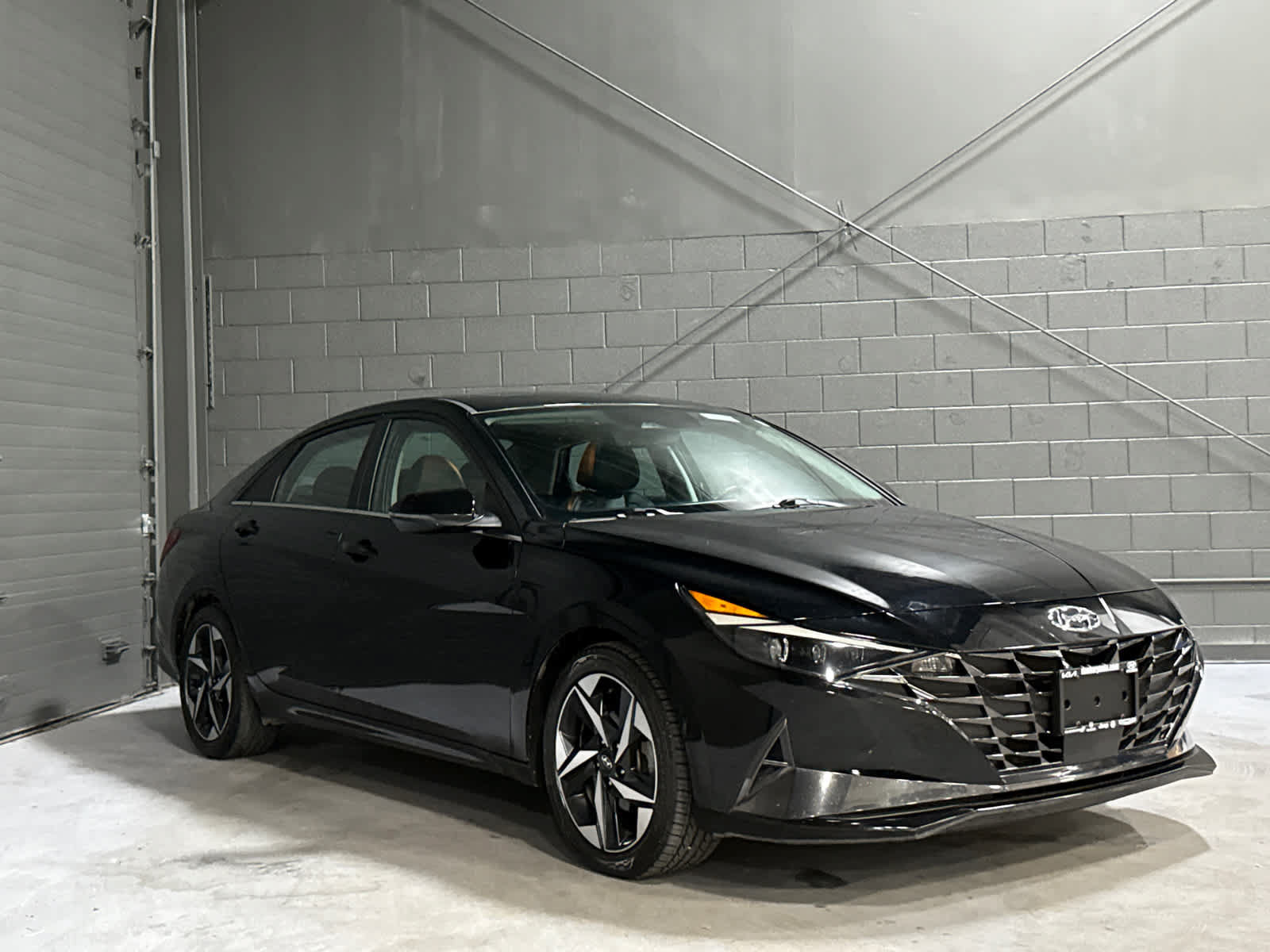 Used 2022 Hyundai Elantra Limited FWD video 1