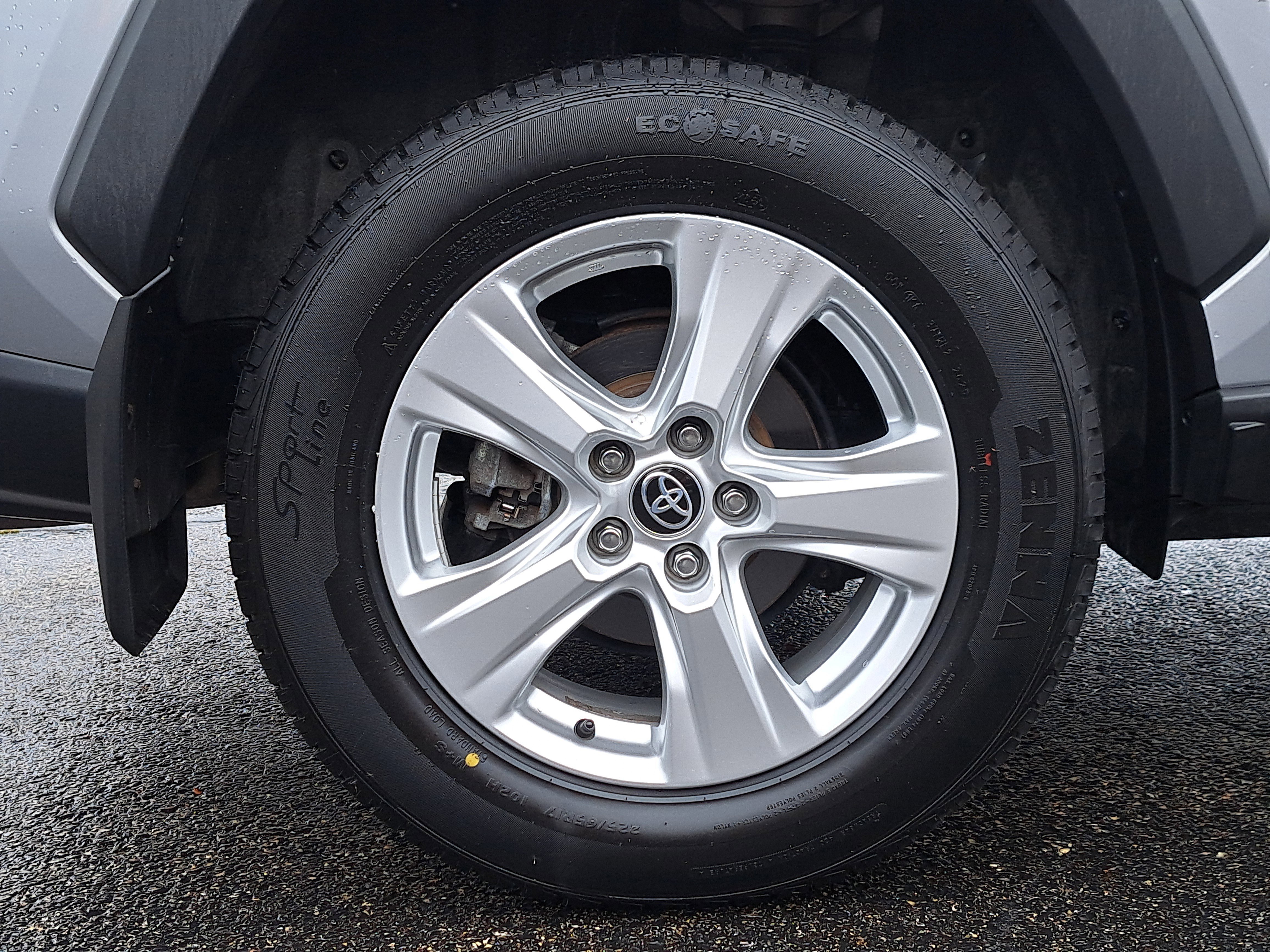 Used 2021 Toyota RAV4 XLE image 5