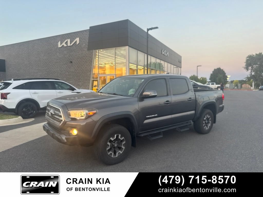 Used 2017 Toyota Tacoma TRD Off-Road w/ Premium & Technology Package AWD/4WD image 6