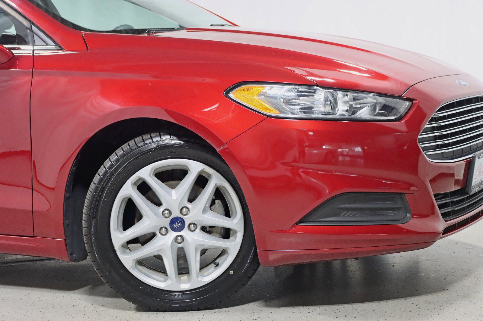 Used 2016 Ford Fusion SE FWD image 5