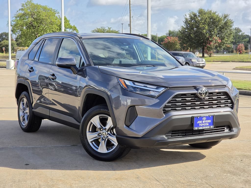 Used 2025 Toyota RAV4 XLE FWD image 2