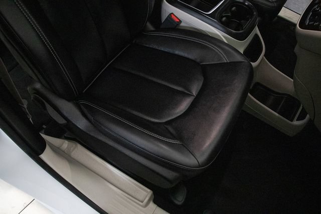 Used 2024 Chrysler Pacifica Touring-L FWD image 18