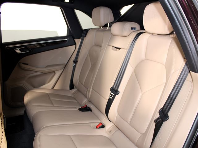 Certified 2023 Porsche Macan AWD/4WD image 22