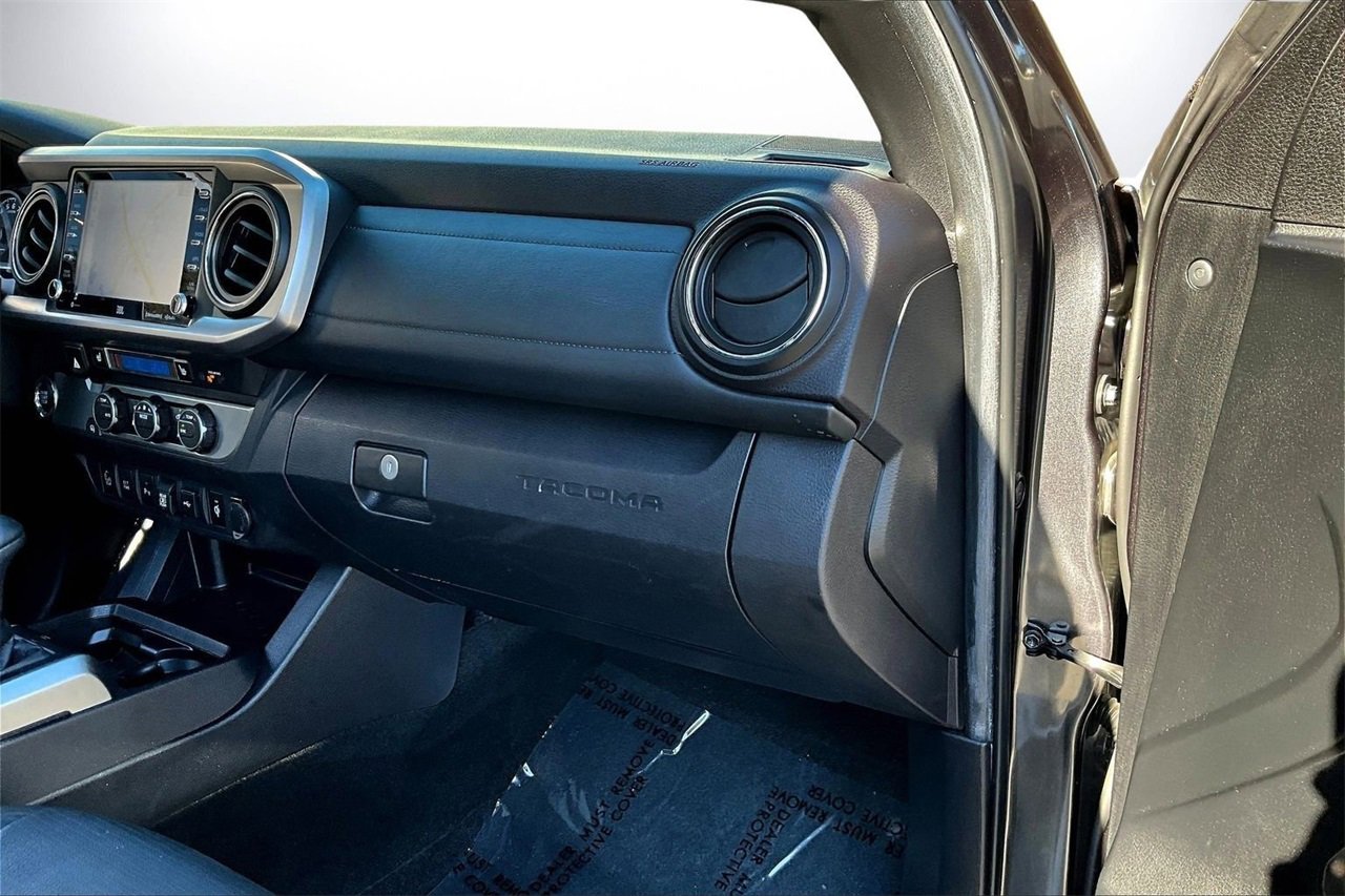 Used 2022 Toyota Tacoma Limited image 19