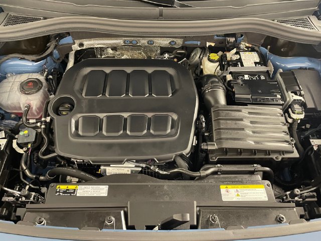 Used 2025 Volkswagen Tiguan SE AWD/4WD image 21