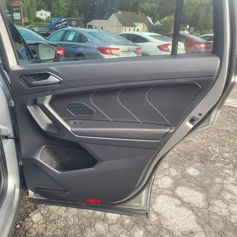 Used 2022 Volkswagen Tiguan SE image 29