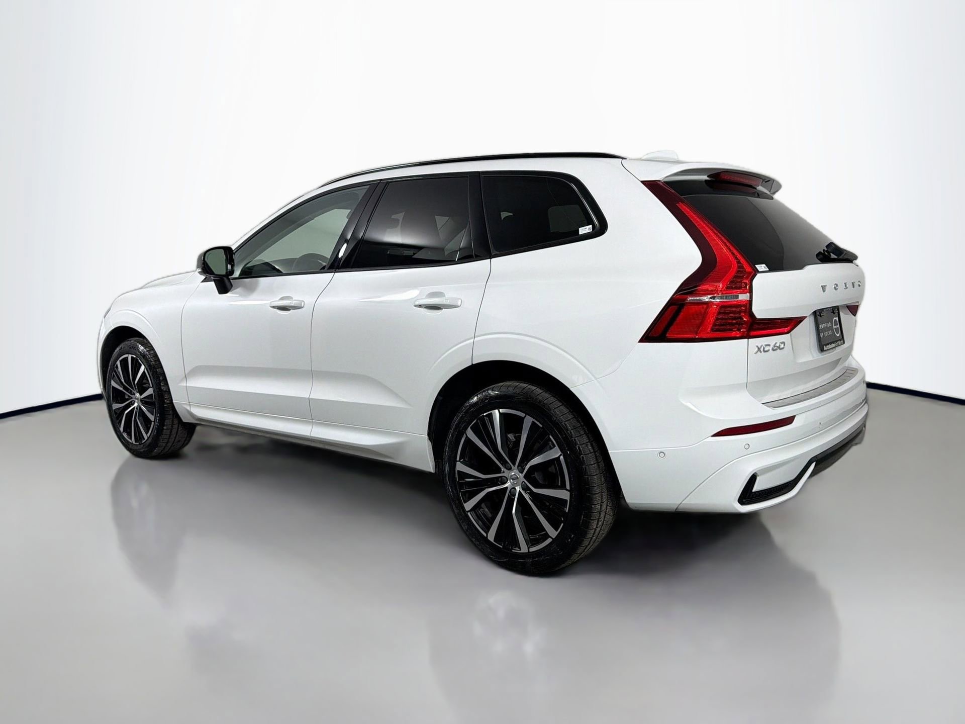 Certified 2023 Volvo XC60 B5 Plus w/ Climate Package AWD/4WD image 8