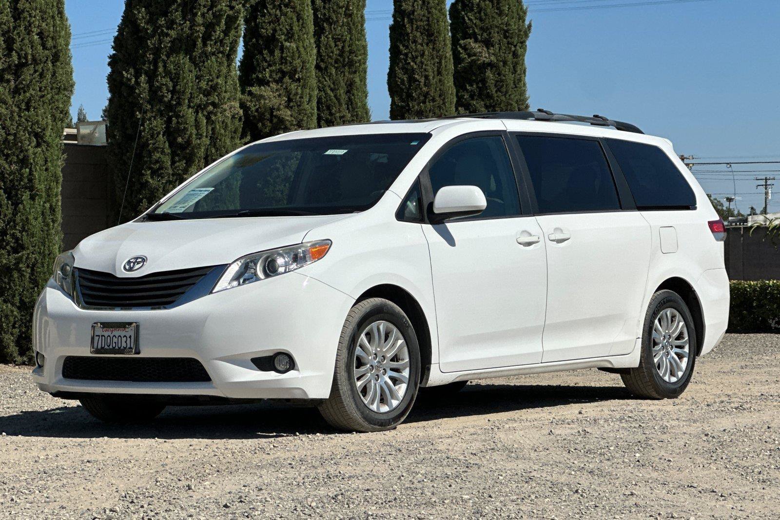 Used 2014 Toyota Sienna XLE FWD image 8