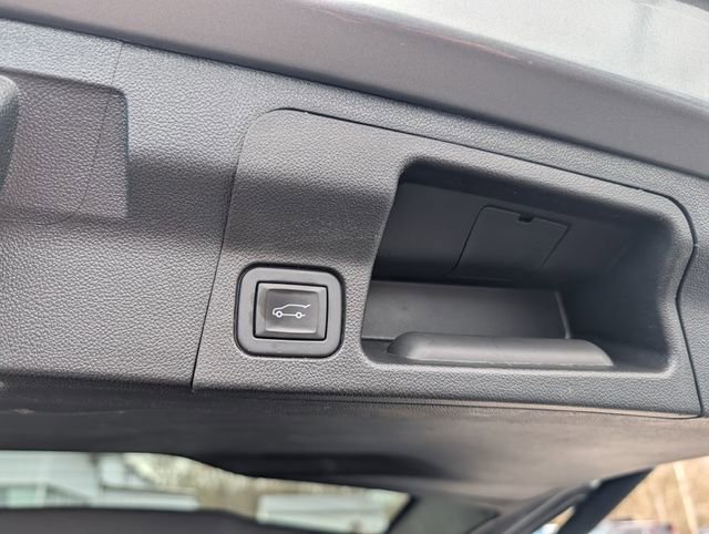 Used 2023 GMC Acadia SLT image 18