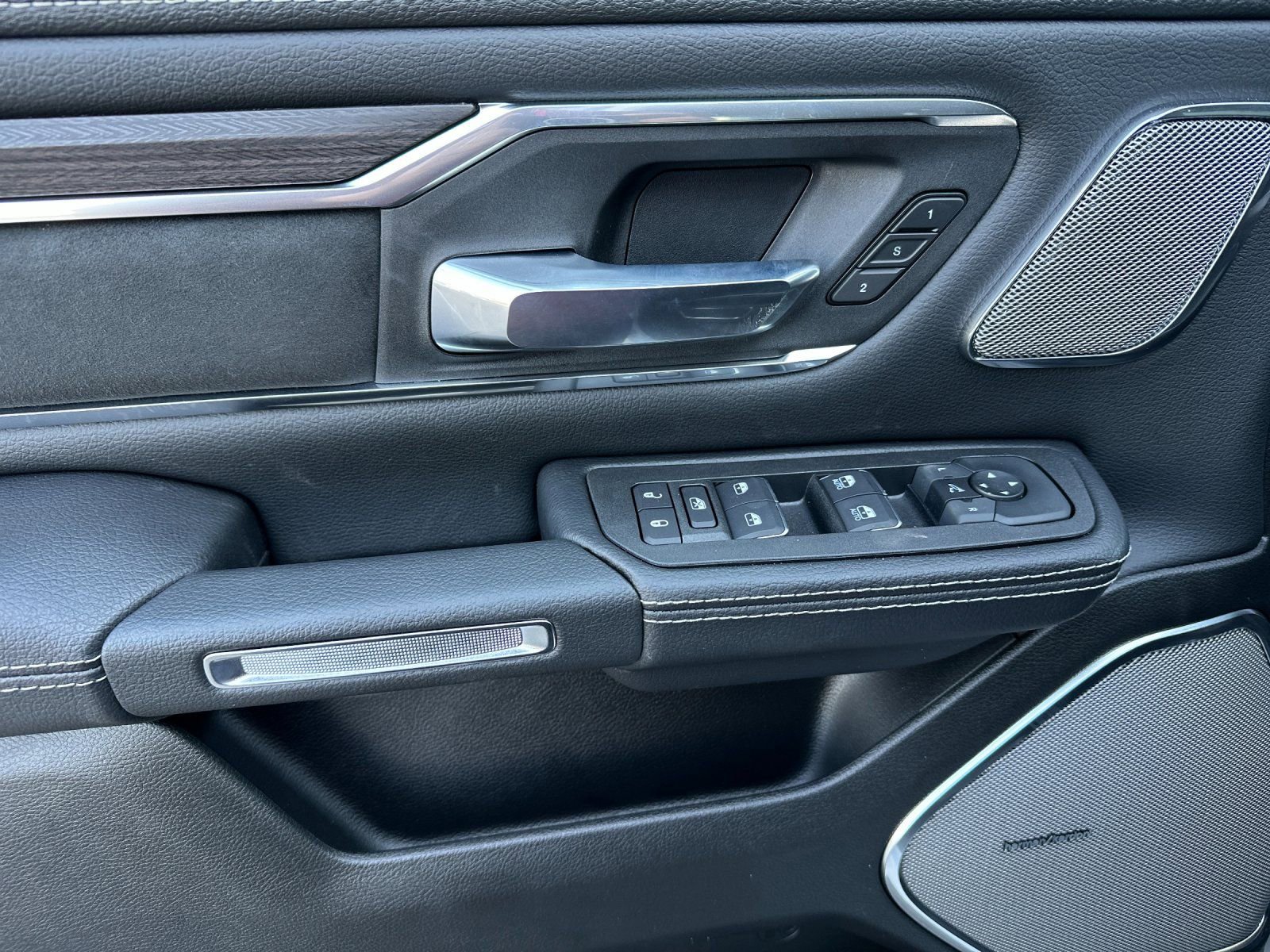 New 2025 RAM 1500 Laramie w/ Night Edition AWD/4WD image 10