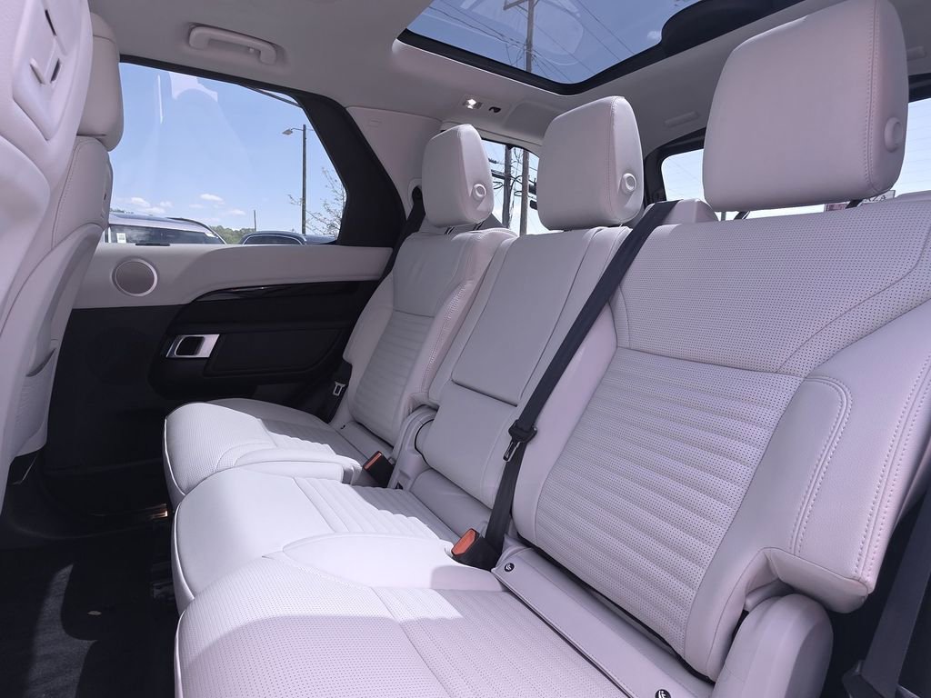 Used 2024 Land Rover Discovery S AWD/4WD image 18
