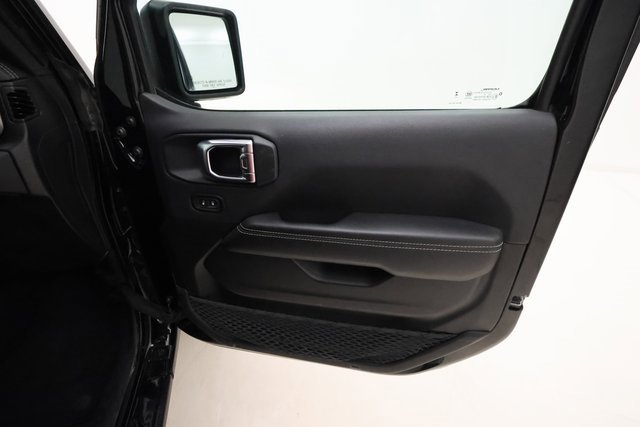 Used 2023 Jeep Wrangler Sahara image 22