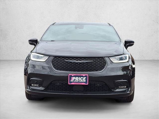 Used 2023 Chrysler Pacifica Limited w/ S Appearance Package FWD image 2