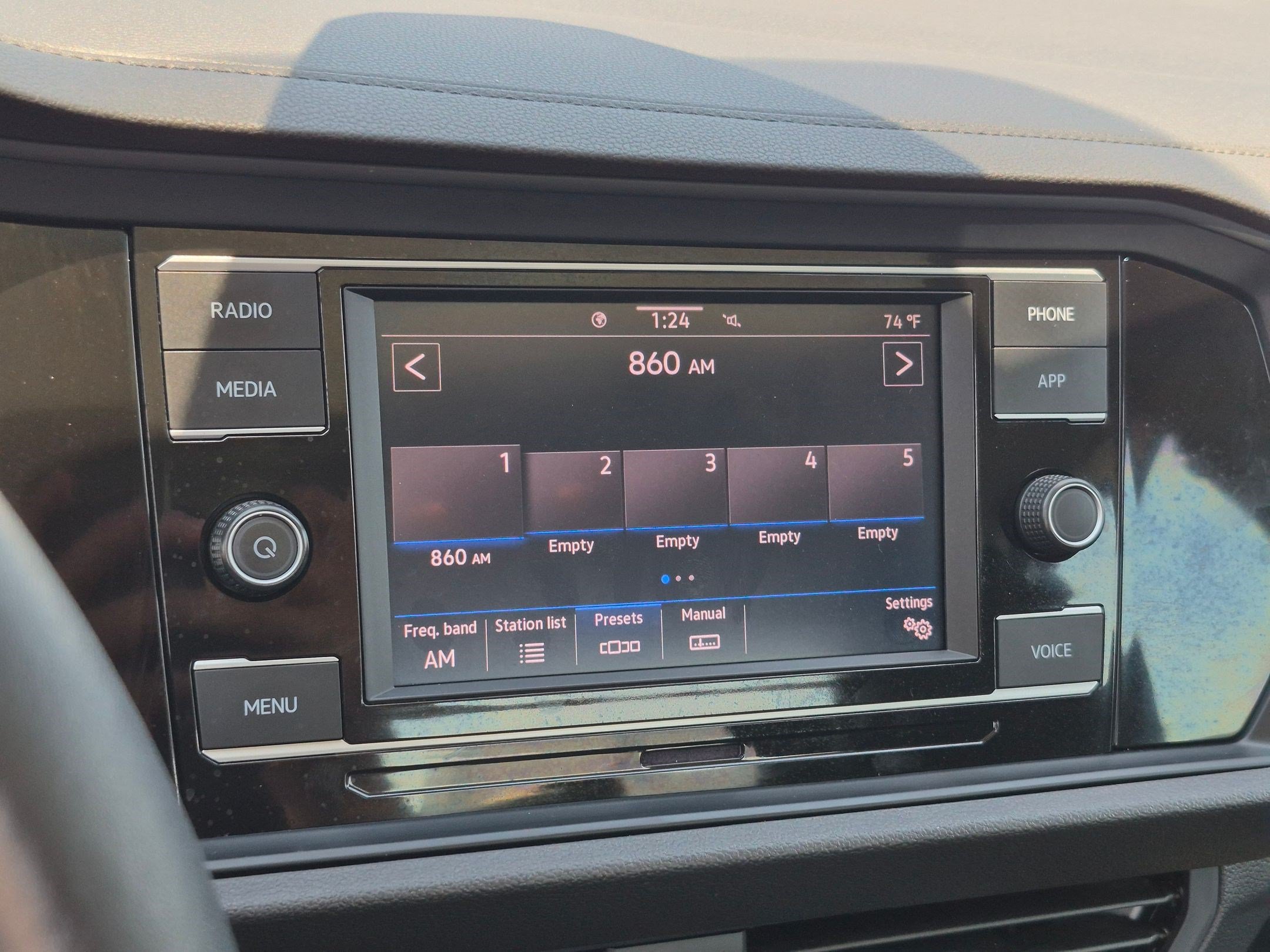 Used 2024 Volkswagen Jetta SE w/ Panoramic Sunroof Package FWD image 24