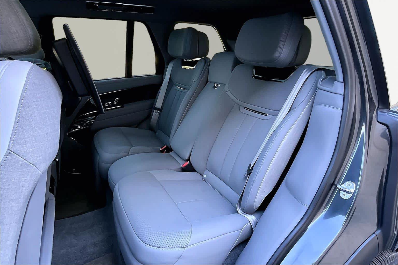 Used 2023 Land Rover Range Rover SV AWD/4WD image 21