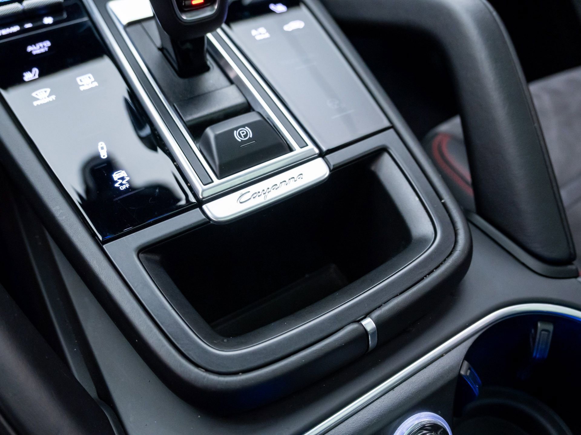 Used 2022 Porsche Cayenne GTS AWD/4WD image 29