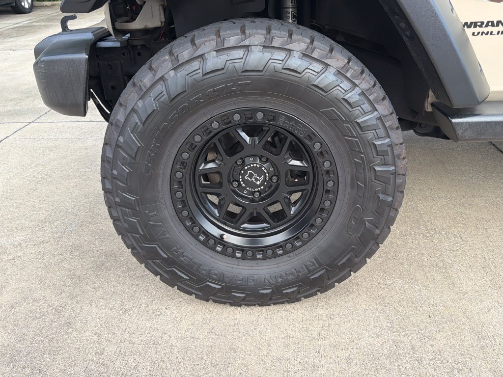 Used 2016 Jeep Wrangler Unlimited Sahara w/ Max Tow Package AWD/4WD image 12