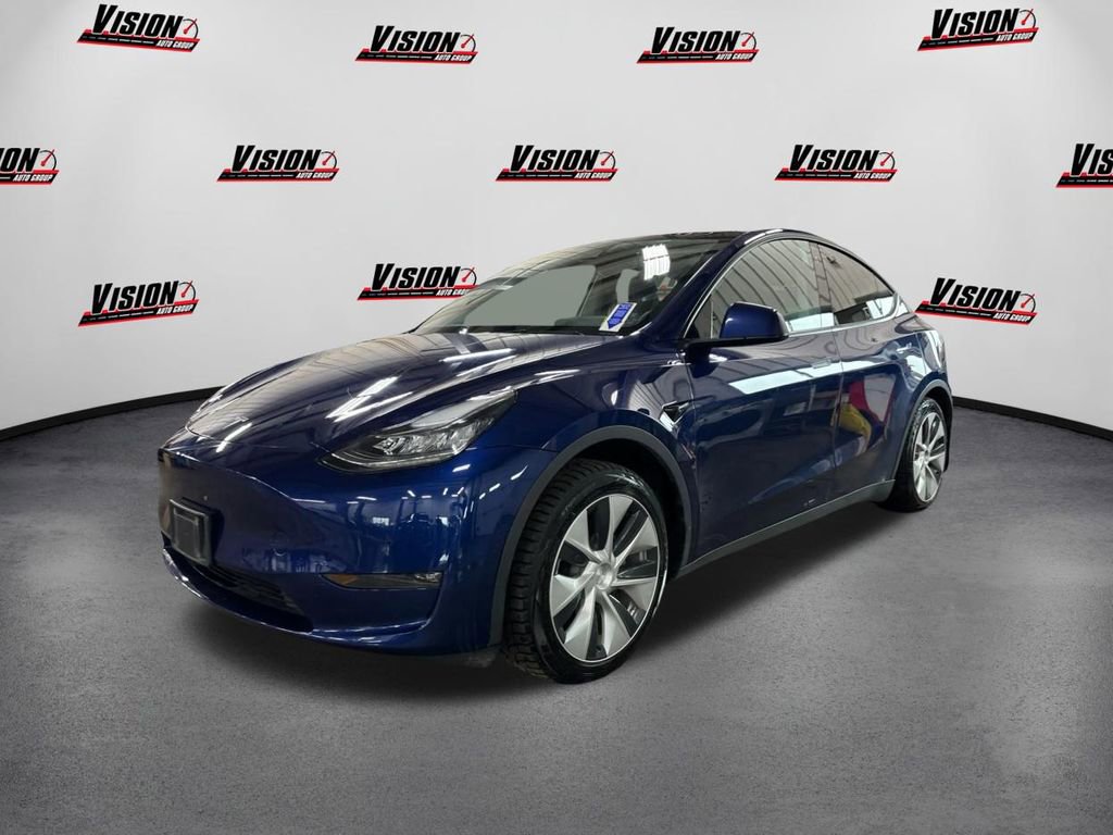 Used 2022 Tesla Model Y Long Range AWD/4WD image 1