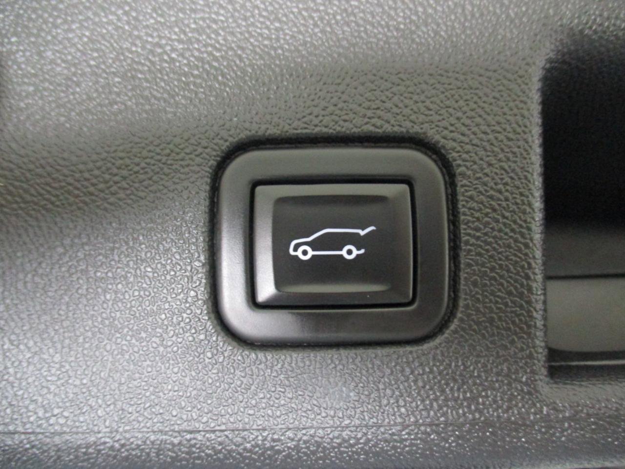 Used 2023 Chevrolet Equinox LT w/ Driver Convenience Package image 14
