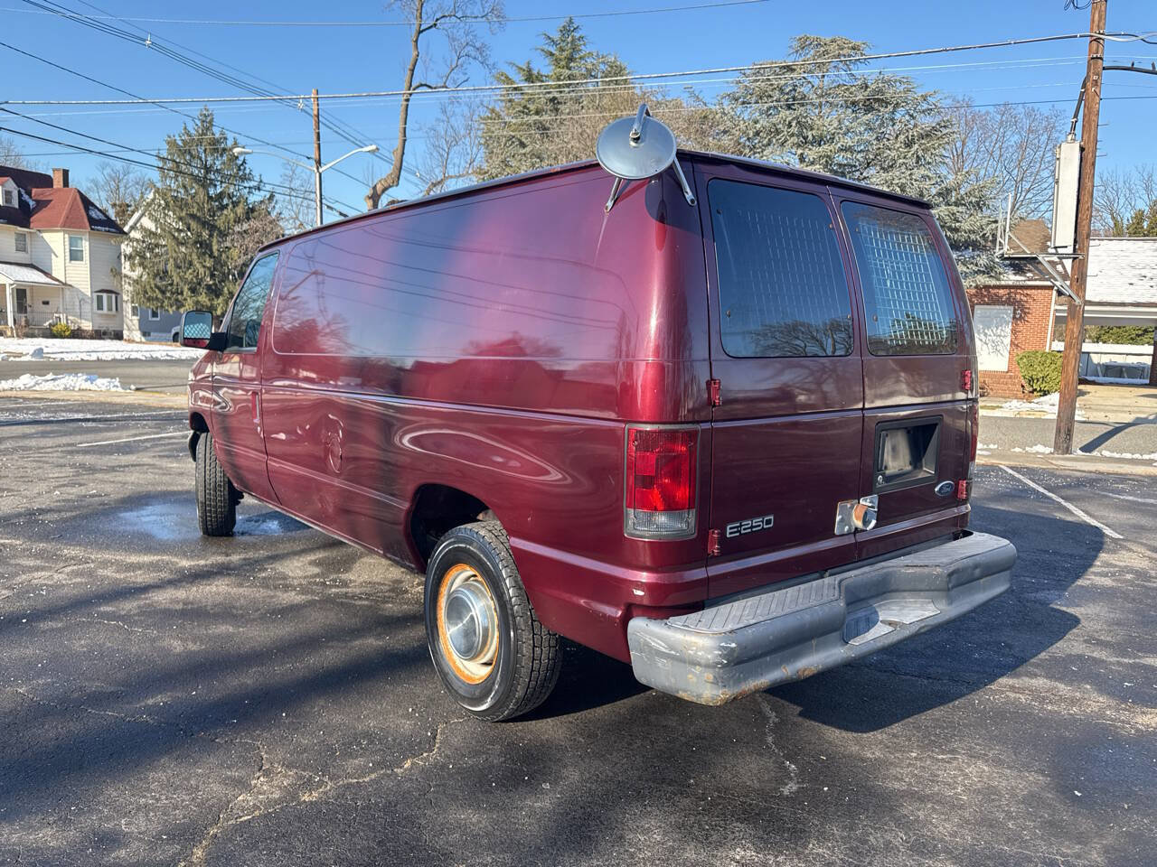 Used 2005 Ford E-250 and Econoline 250 image 2