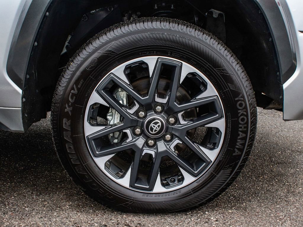 Used 2025 Toyota Tundra Limited AWD/4WD image 7