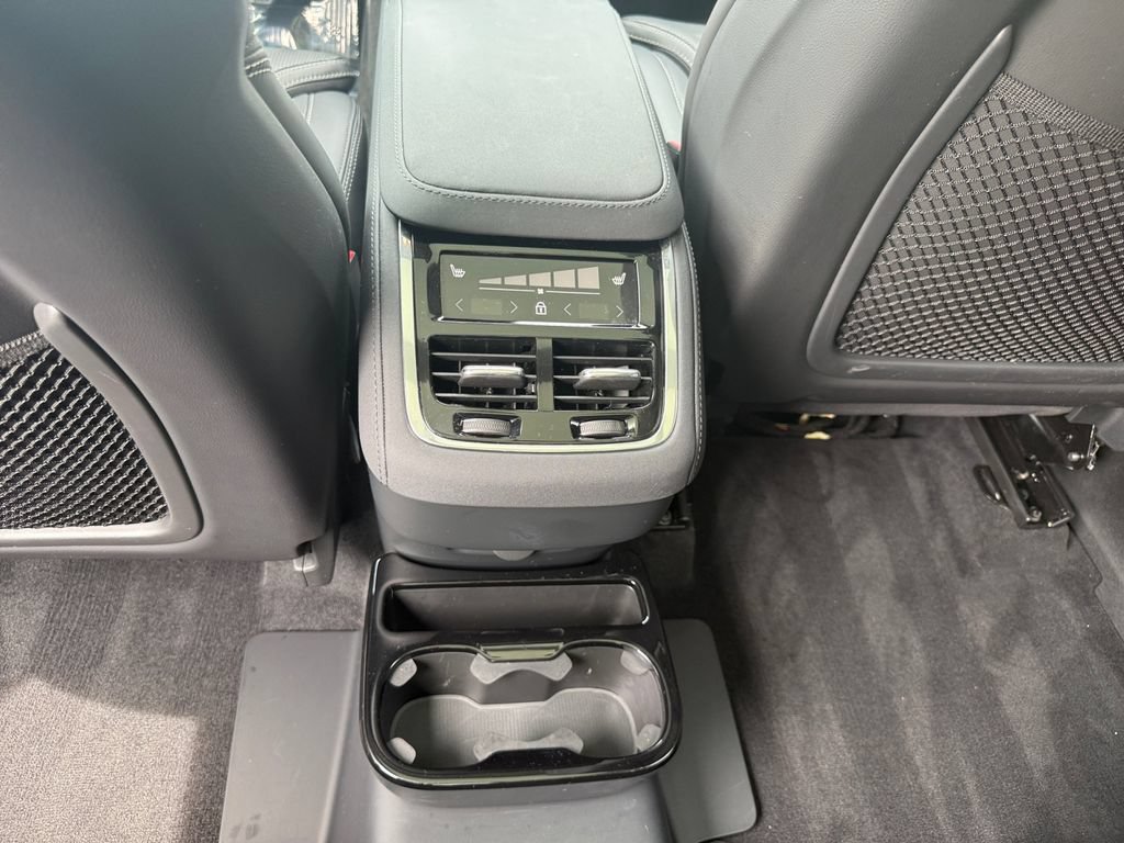 Used 2025 Volvo XC90 B6 Ultra w/ Protection Package AWD/4WD image 17