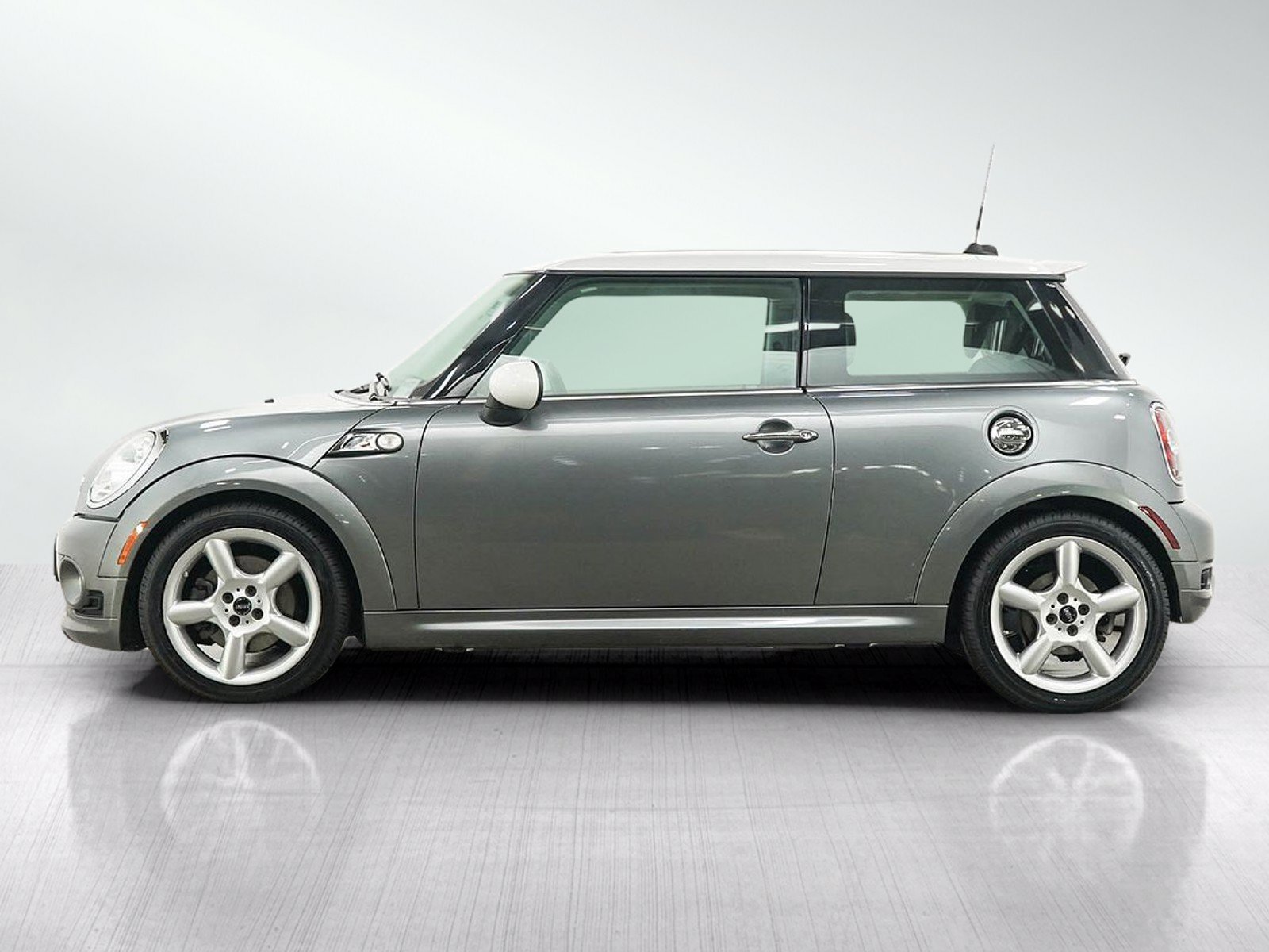 Used 2010 MINI Cooper S FWD image 2