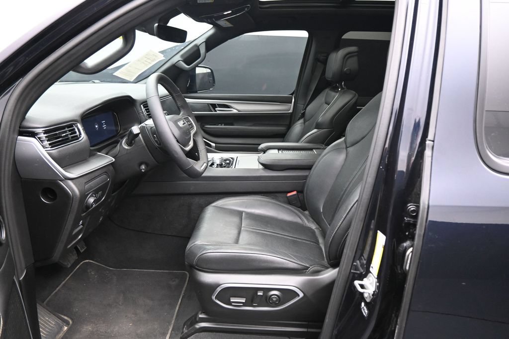Used 2025 Jeep Wagoneer 4WD image 9