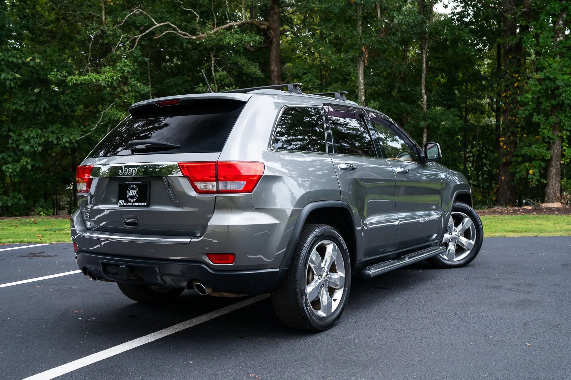 Used 2011 Jeep Grand Cherokee Overland Summit AWD/4WD image 2