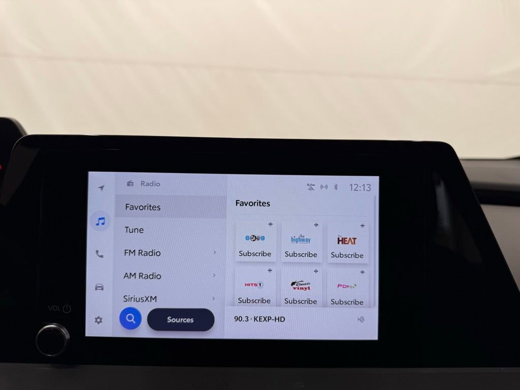 Used 2023 Toyota Prius LE FWD image 33