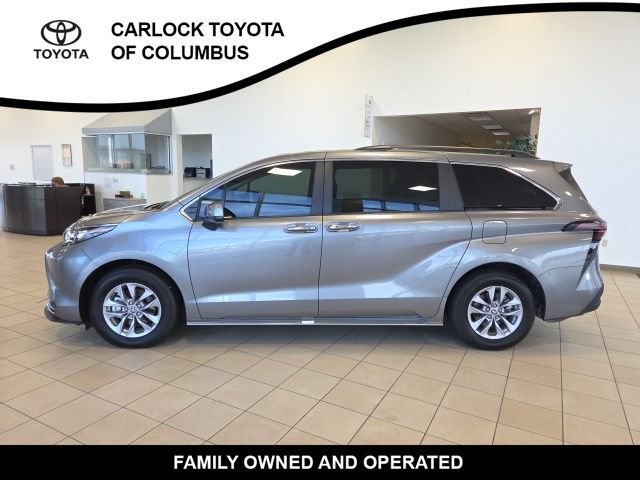Used 2026 Toyota Sienna XLE FWD image 1