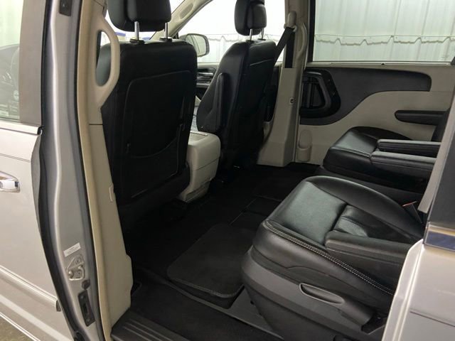 Used 2012 Chrysler Town & Country Touring-L w/ Premium Group FWD image 26