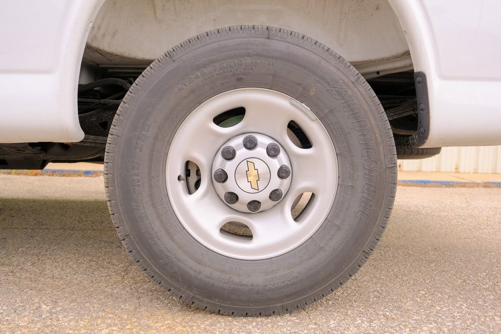 Used 2025 Chevrolet Express 2500 w/ Driver Convenience Package image 32