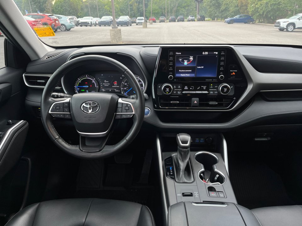 Used 2022 Toyota Highlander XLE AWD/4WD image 21