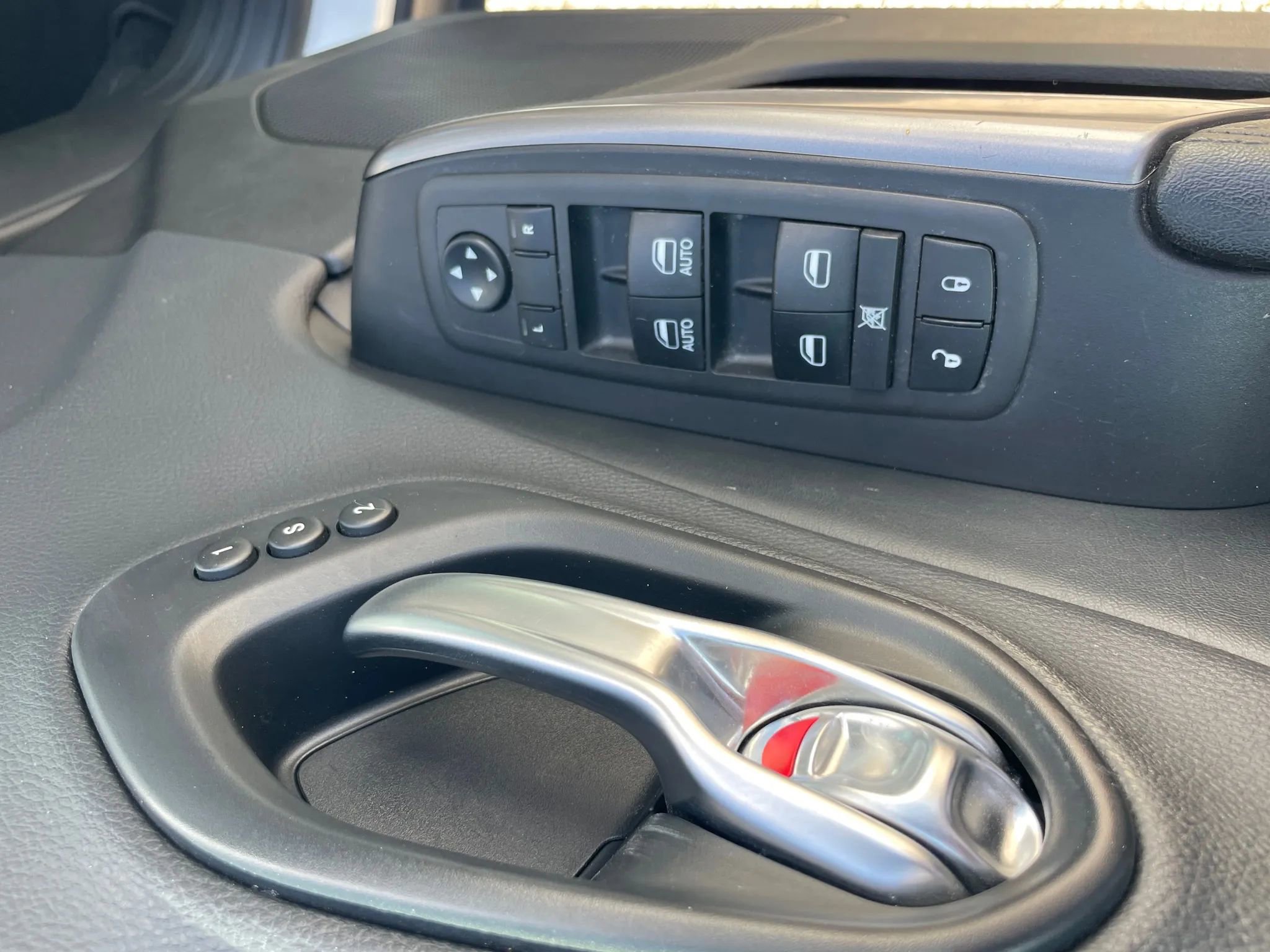 Used 2019 Jeep Cherokee Limited w/ Luxury Group image 19