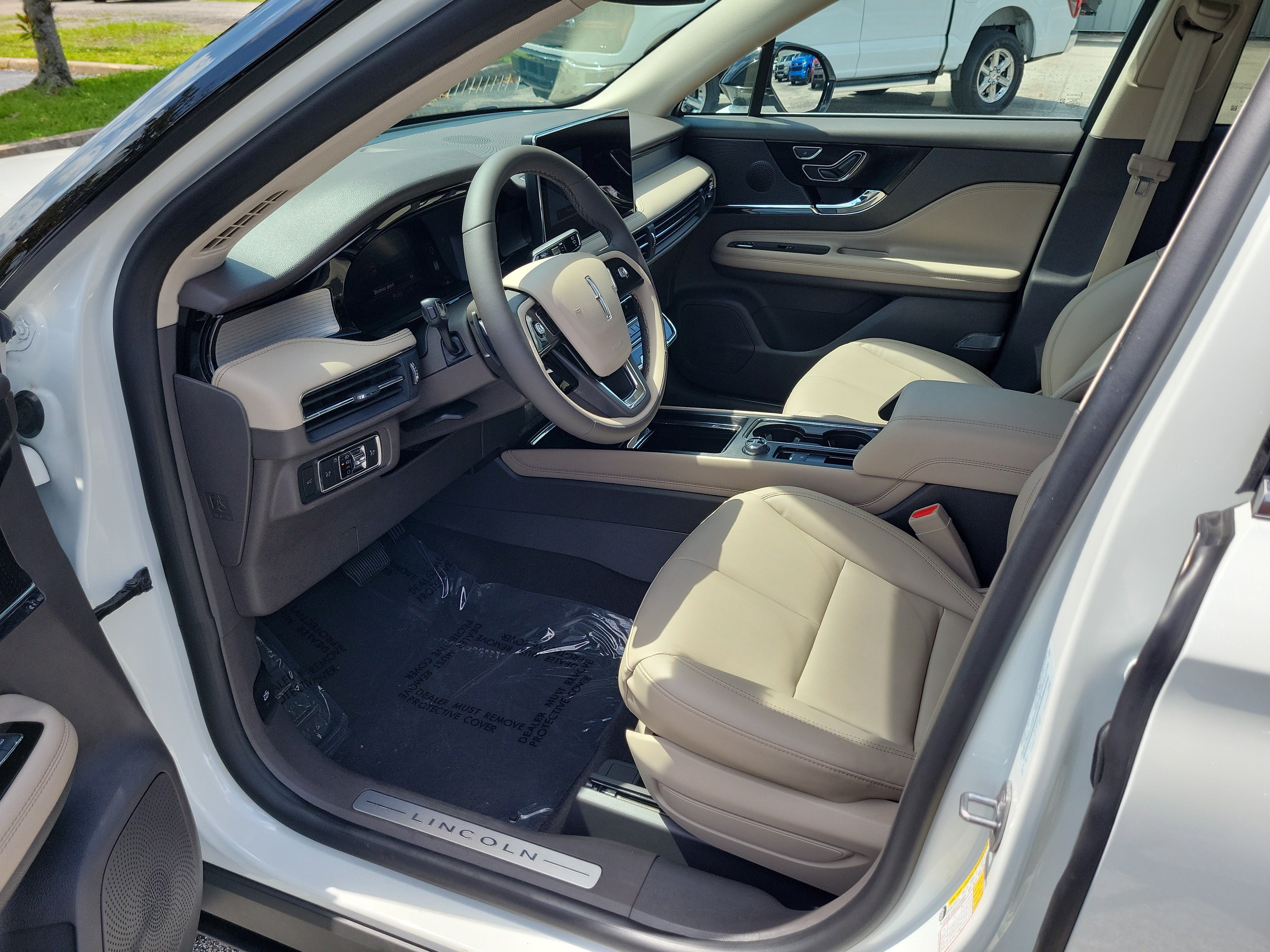 Used 2024 Lincoln Corsair FWD image 13