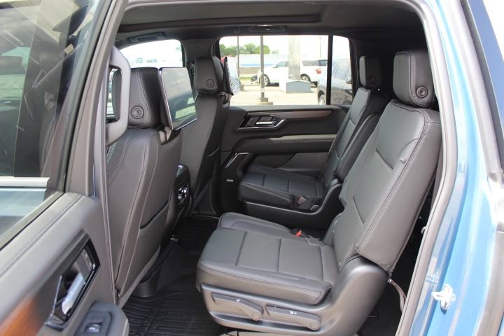 New 2026 GMC Yukon XL Denali w/ Denali Reserve Package AWD/4WD image 10