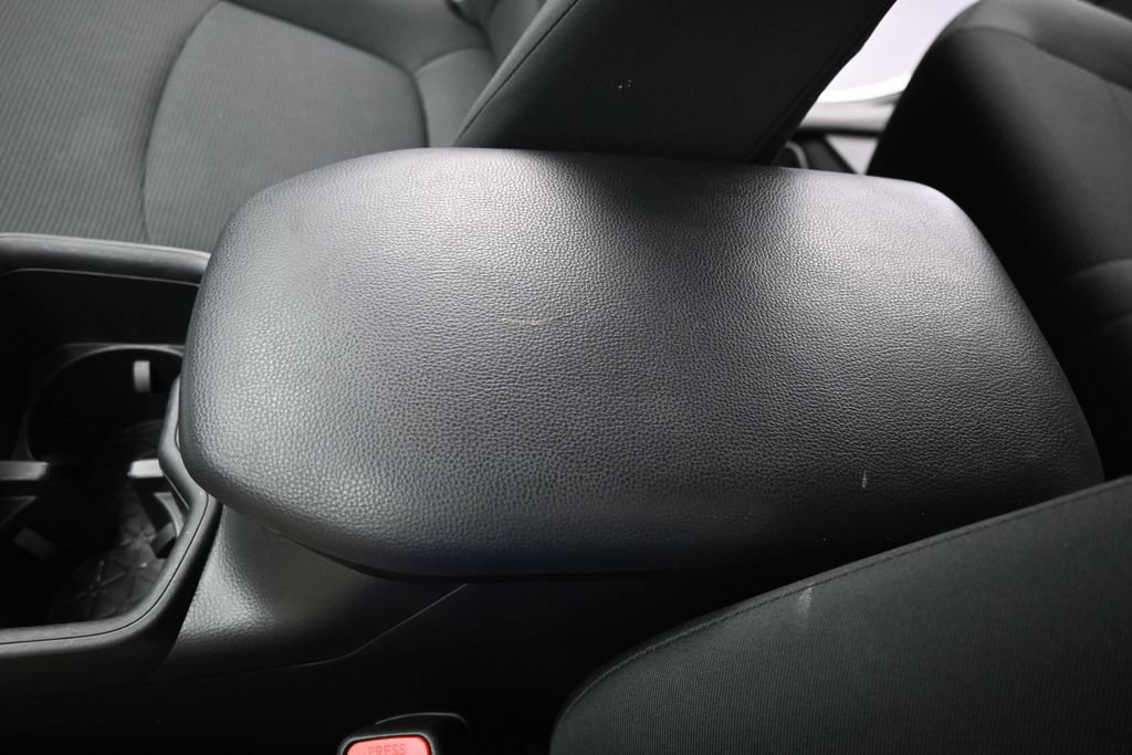 Used 2024 Toyota RAV4 LE AWD/4WD image 30