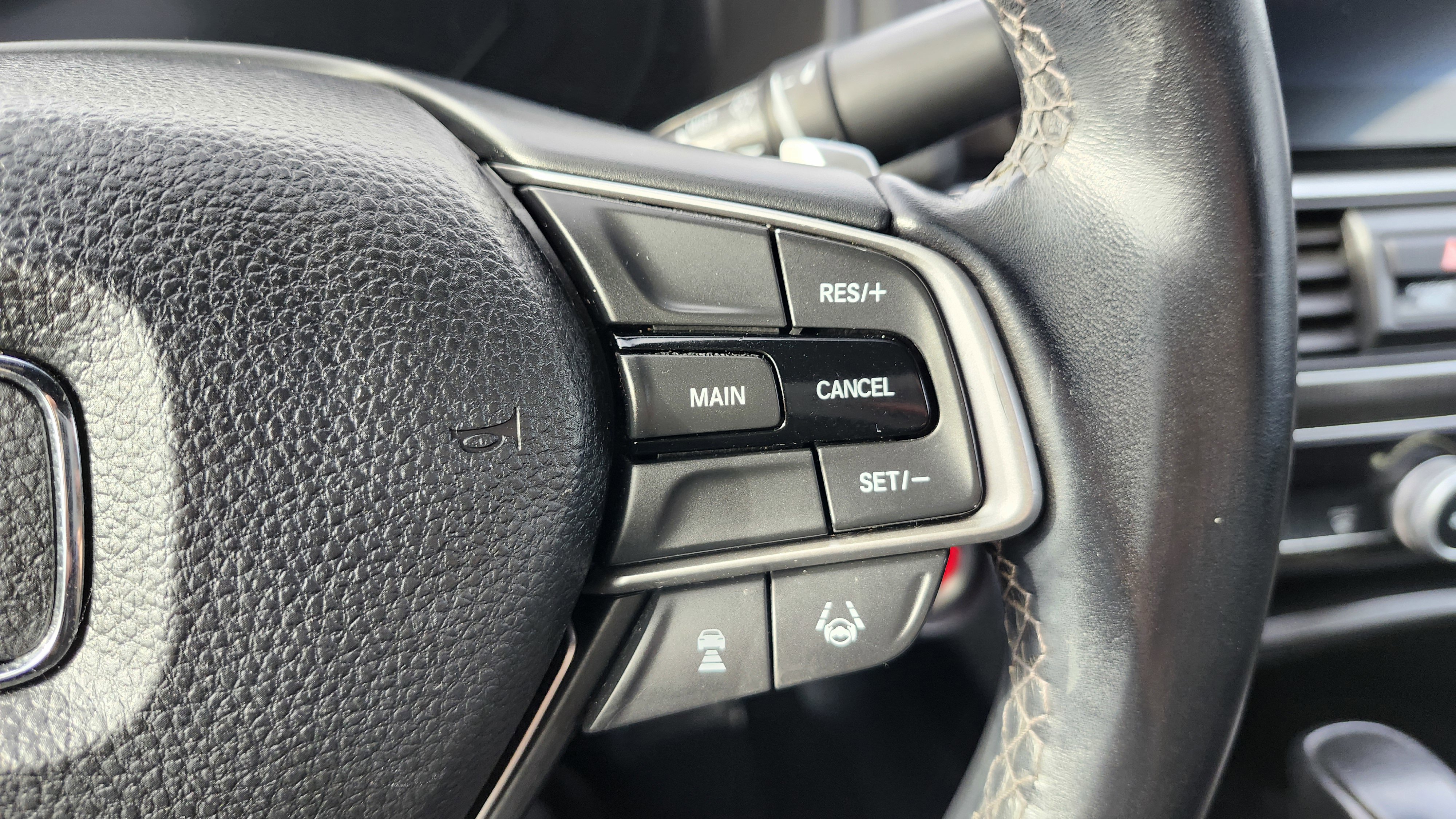 Used 2018 Honda Accord Sport image 32