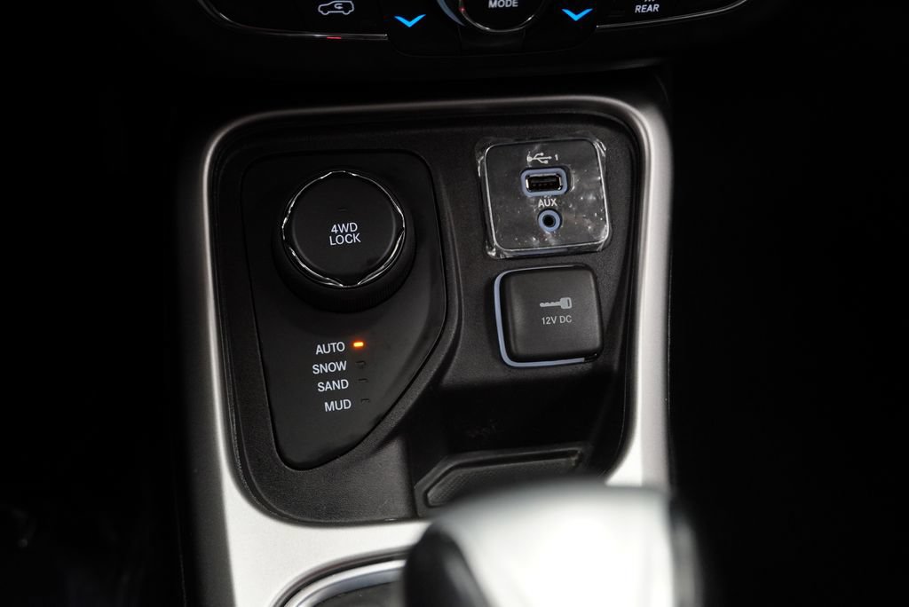 Certified 2020 Jeep Compass Latitude AWD/4WD image 35