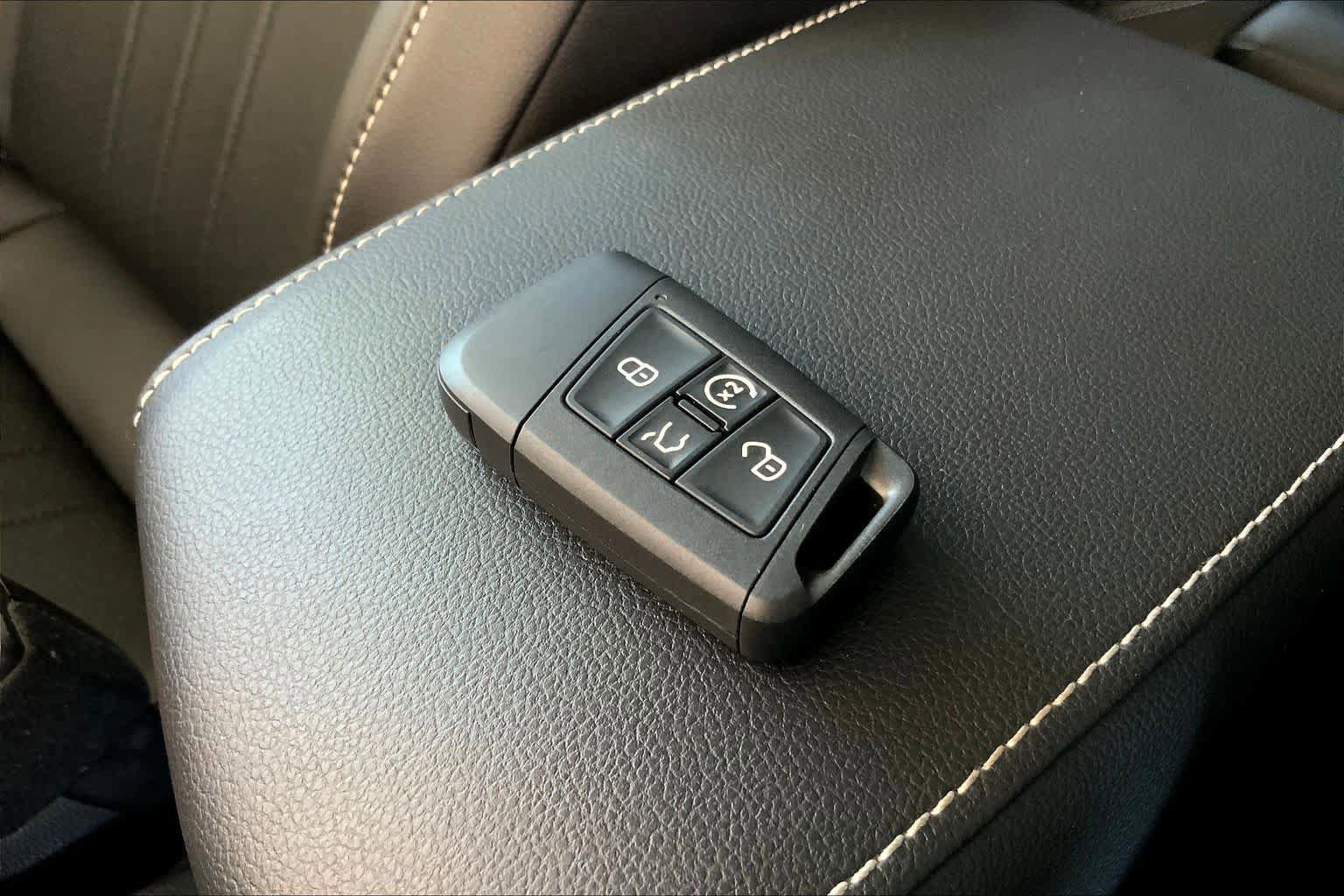 Used 2022 Volkswagen Tiguan SE w/ Panoramic Sunroof Package image 15